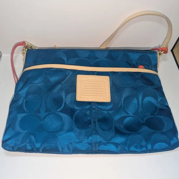 Coach Legacy Weekend Signature Hippie nylon Light Blue🩵teal F24861 1941 Colorb - Picture 5 of 10